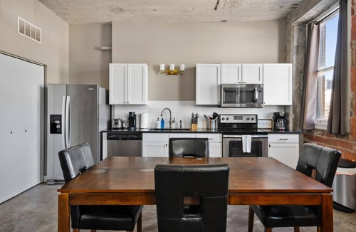 Downtown Apartment | The Nelson Lofts - Unit 7 (2 BR)