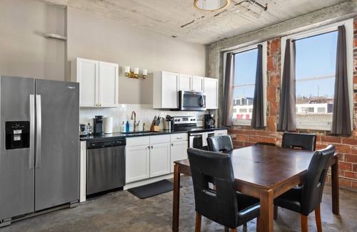 Downtown Apartment | The Nelson Lofts - Unit 7 (2 BR)