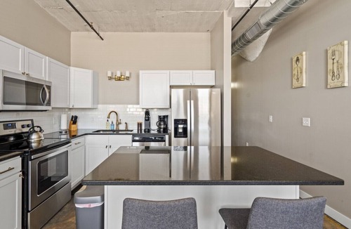 Downtown Apartment | The Nelson Lofts - Unit 6 (1 BR)