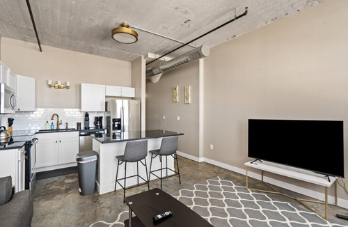 Downtown Apartment | The Nelson Lofts - Unit 6 (1 BR)