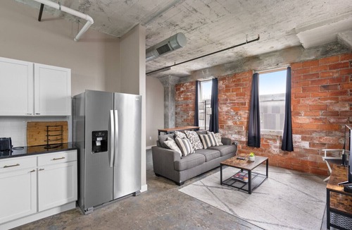 Downtown Apartment | The Nelson Lofts - Unit 1 (1 BR)