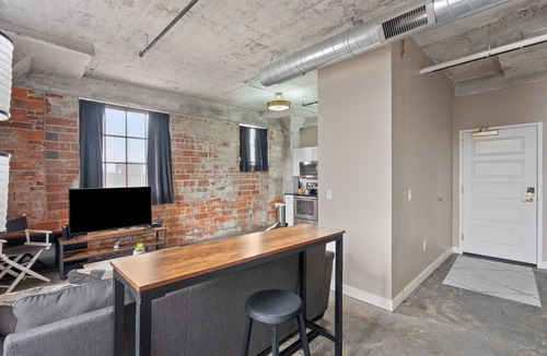 Downtown Apartment | The Nelson Lofts - Unit 1 (1 BR)