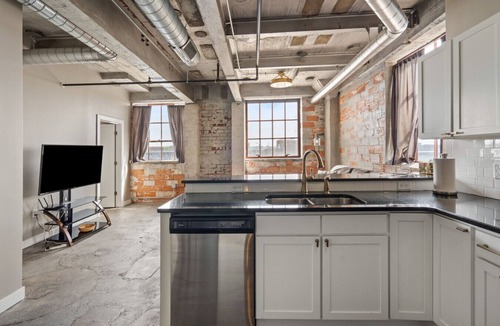 Downtown Apartment | The Nelson Lofts - Unit 2 (1 BR)