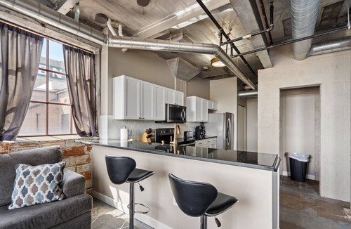Downtown Apartment | The Nelson Lofts - Unit 2 (1 BR)