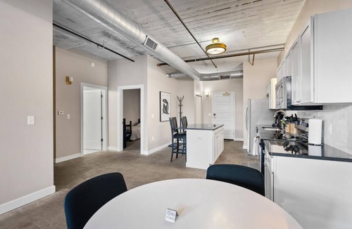Downtown Apartment | The Nelson Lofts - Unit 3 (2 BR)