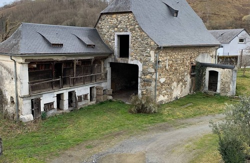 Arcizac-ez-Angles Apartment | The Néo refuge, 4km from Lourdes at the foot of the Pyrenees. Ideal for families.
