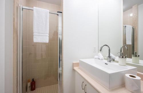 Fort York Apartment | The Neptune I Suites