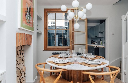 Henley-on-Thames House | The Neptune - Pet friendly