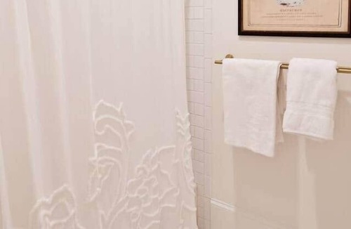 Seneca Apartment | The Nest Above - Finch Suite
