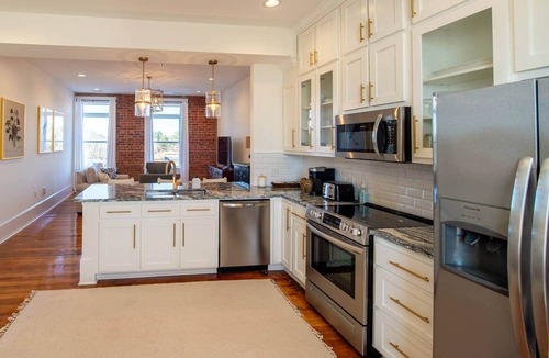 Seneca Apartment | The Nest Above - Sparrow Suite