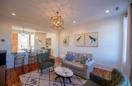 Seneca Apartment | The Nest Above - Sparrow Suite