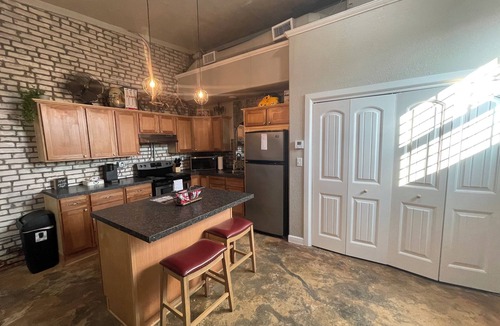 Van Buren Apartment | The Nest at Main Street Suites: Unique Apt in historic downtown Van Buren, AR