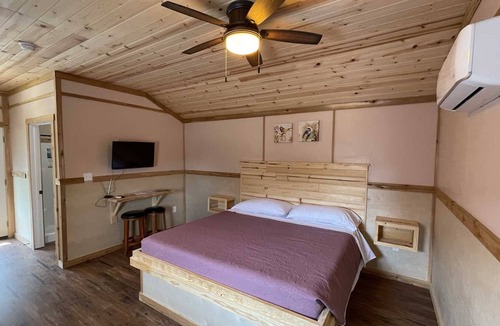 Pipe Creek Cabin | The Nest Cabin Resort - Cardinal Cabin #6