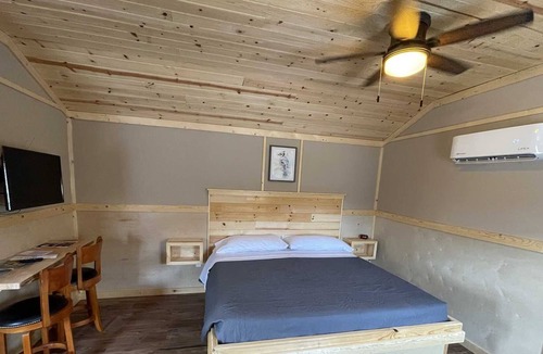 Pipe Creek Cabin | The Nest Cabin Resort - Hummingbird #7
