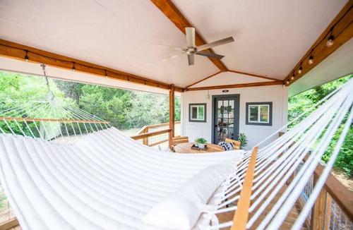 Waco House | The Nest - Cozy Cottage Near Baylor and Magnolia