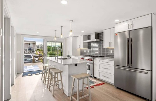 Newbury House | The Nest | High-End Kitchen | Steps to Beach | A/C