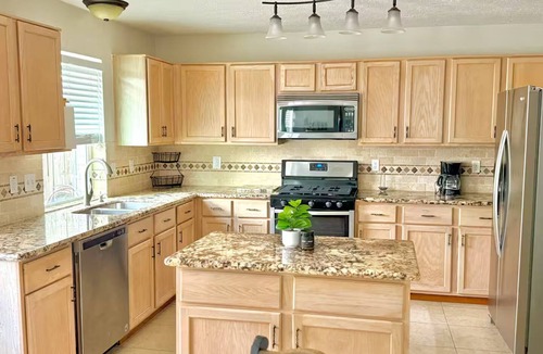 Atascocita House | The Nest HTX Heated Pool, Pool Table & more!