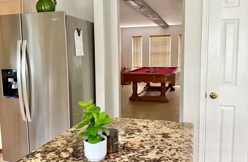 Atascocita House | The Nest HTX Heated Pool, Pool Table & more!
