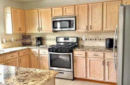 Atascocita House | The Nest HTX Heated Pool, Pool Table & more!
