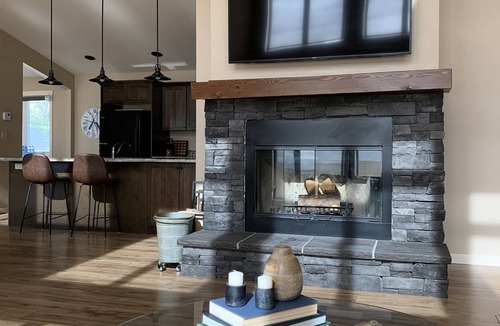 Kenora Cottage | The Nest - Modern 3 Bedroom Cottage with Bunkie