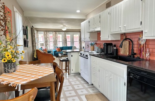 Oskaloosa Condo | The Nest - next to bakery and downtown
