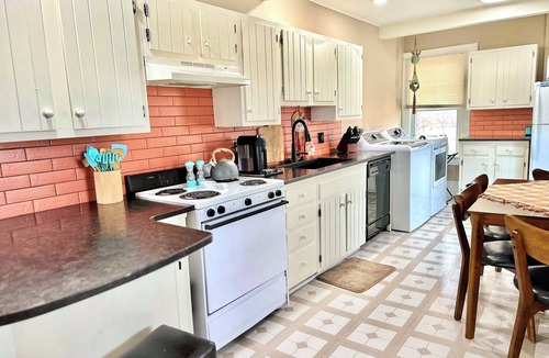 Oskaloosa Condo | The Nest - next to bakery and downtown