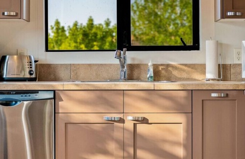 Kayenta Condo | The Nest - Second Floor Studio Suite w/Red Rock Views