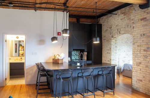 Parkdale Apartment | The Nest - Spacious Luxury Loft in Toronto with Den. Street car accessible!