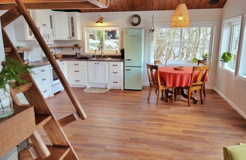 Virginville Cabin | "THE NEST" @ the lake.