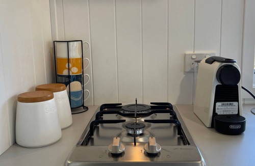 Mount Irvine House | The Nest - Tiny Home, Mt Irvine