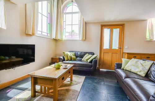 Great Hatfield House | The New Chapel