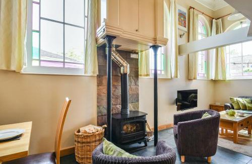 Great Hatfield House | The New Chapel