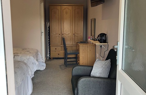 Huby House | The New Inn Motel