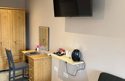 Huby House | The New Inn Motel