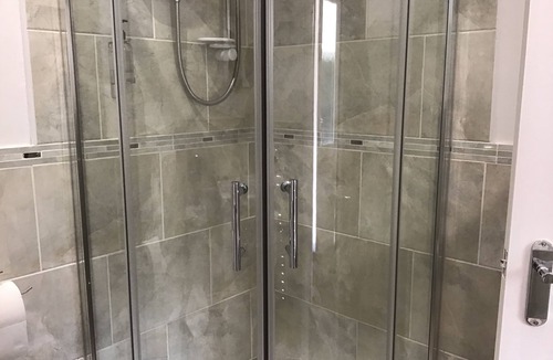 Huby House | The New Inn Motel