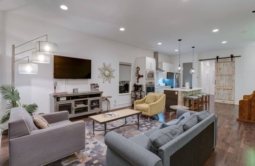 Edgehill Villa | The New Nashview: 4BR Gulch | Rooftop Fire Pit