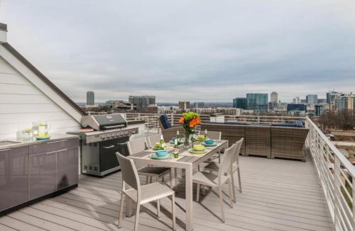 Edgehill House | The NEW Nashview Rooftop-Skyline View - Sleeps 12