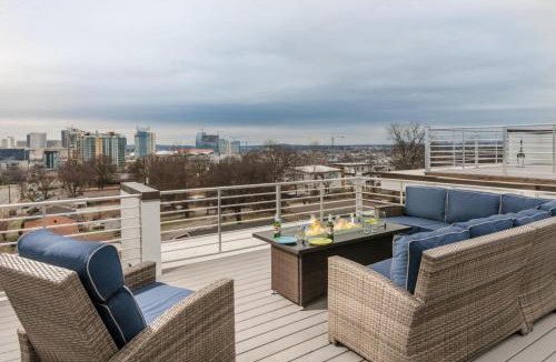 Edgehill House | The NEW Nashview Rooftop-Skyline View - Sleeps 12
