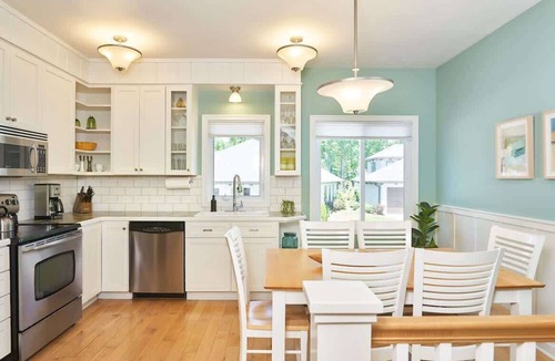 Holland Ski Chalet | The Newport: 2 BR Luxury Townhome, Pool, Hot Tub, Free Golf, Near Lake Michigan