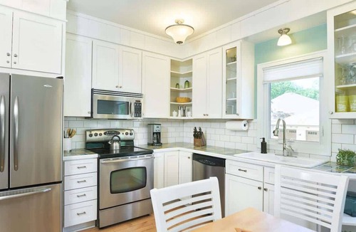Holland Ski Chalet | The Newport: 2 BR Luxury Townhome, Pool, Hot Tub, Free Golf, Near Lake Michigan