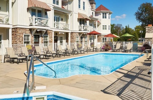 Holland Ski Chalet | The Newport: 2 BR Luxury Townhome, Pool, Hot Tub, Free Golf, Near Lake Michigan