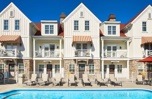 Holland Ski Chalet | The Newport: 2 BR Luxury Townhome, Pool, Hot Tub, Free Golf, Near Lake Michigan