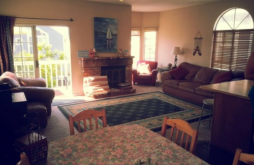 West Newport House | the Newport Family Peninsula Beach HousenA fun, casual + kind family beach spot!