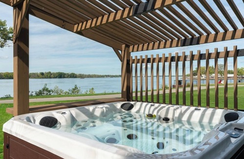 Tonawanda House | The Niagara Shores by Sul Lago