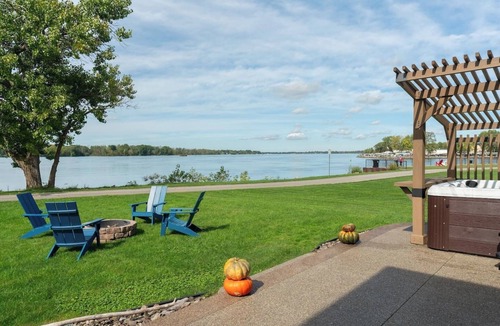 Tonawanda House | The Niagara Shores by Sul Lago