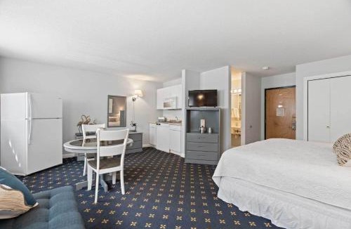 Niantic Hotel | The Niantic Inn