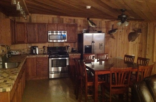 Samburg Cabin | The Nicest Place on Reelfoot Lake for a Group of Family or Friends