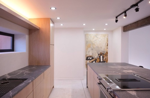 Santa Fe House | The Nicho House: 4BD Ultra-Modern Adobe: Walk to Plaza
