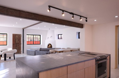 Santa Fe House | The Nicho House: Luxury Modern Adobe w/Hot Tub, Art Gallery & Gated Parking