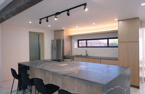 Santa Fe House | The Nicho House: Luxury Modern Adobe w/Hot Tub, Art Gallery & Gated Parking